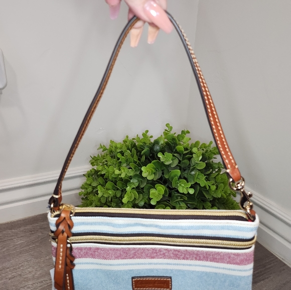 Dooney & Bourke pouchette - Picture 6 of 8